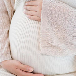 你在耶鲁大学完成🧻了本科和法🇨🇫学院的学习🇬🇬🌰2018年退🦂休，是🍇🕺